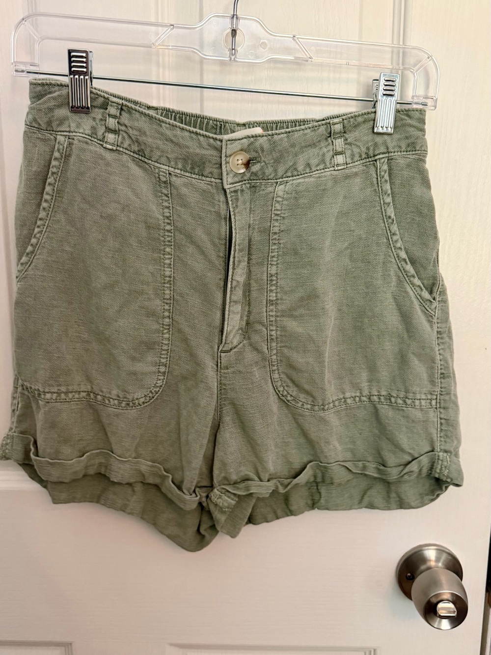 C&C California Sage Green Linen Blend Shorts – Size 4